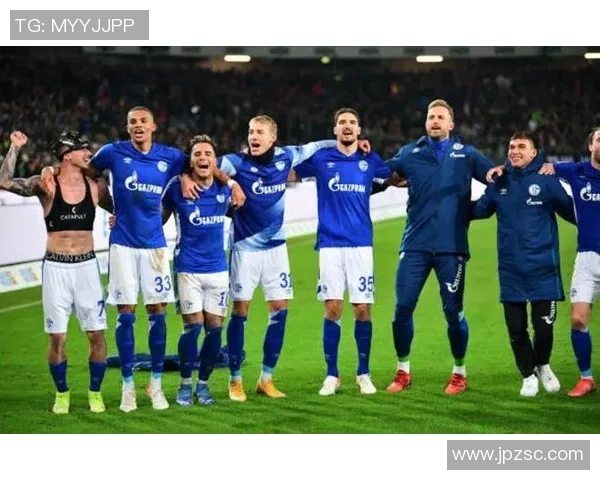 奥格斯堡豪取三连胜，3-0大胜沙尔克04！