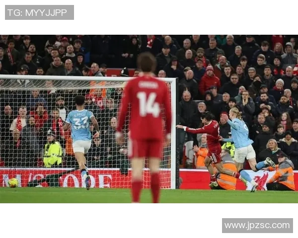 曼联主场惜败，利物浦逆转击败对手，英超争冠格局仍未确定